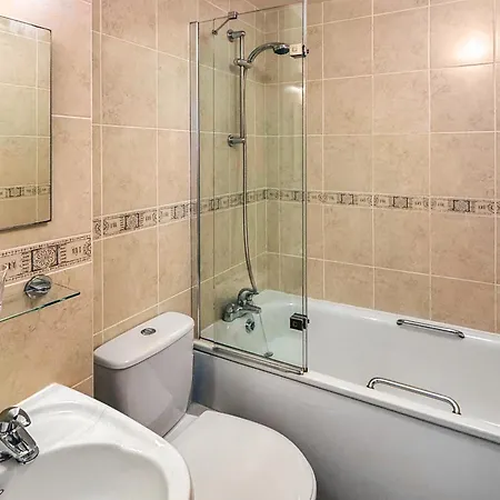 Flat 4 *